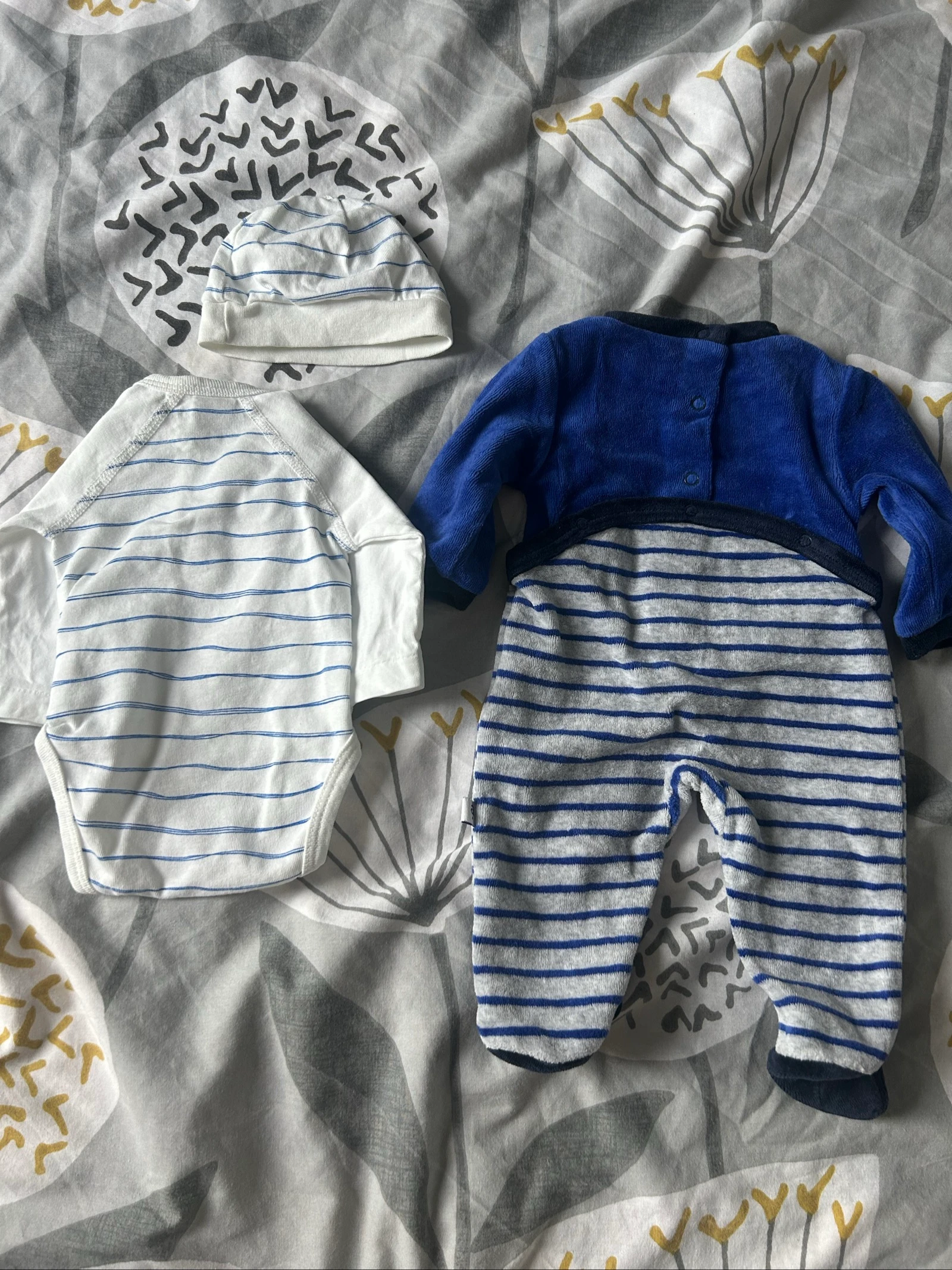 Absorba newborn bodysuit and hat pajama set – photo 10